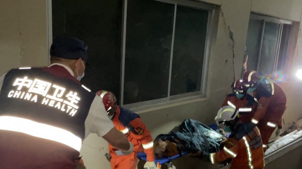 (SpotNews)MYANMAR-NAY PYI TAW-CHINESE RESCUERS-SURVIVOR-RECOVER