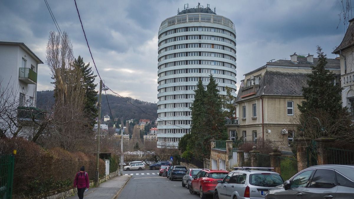 Titkos videó készült a bontás előtt álló Hotel Budapestről 