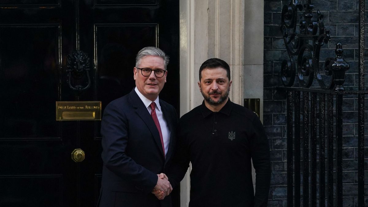 UK Prime Minister Keir Starmer Meets Ukraine's President Volodymyr Zelenszkij