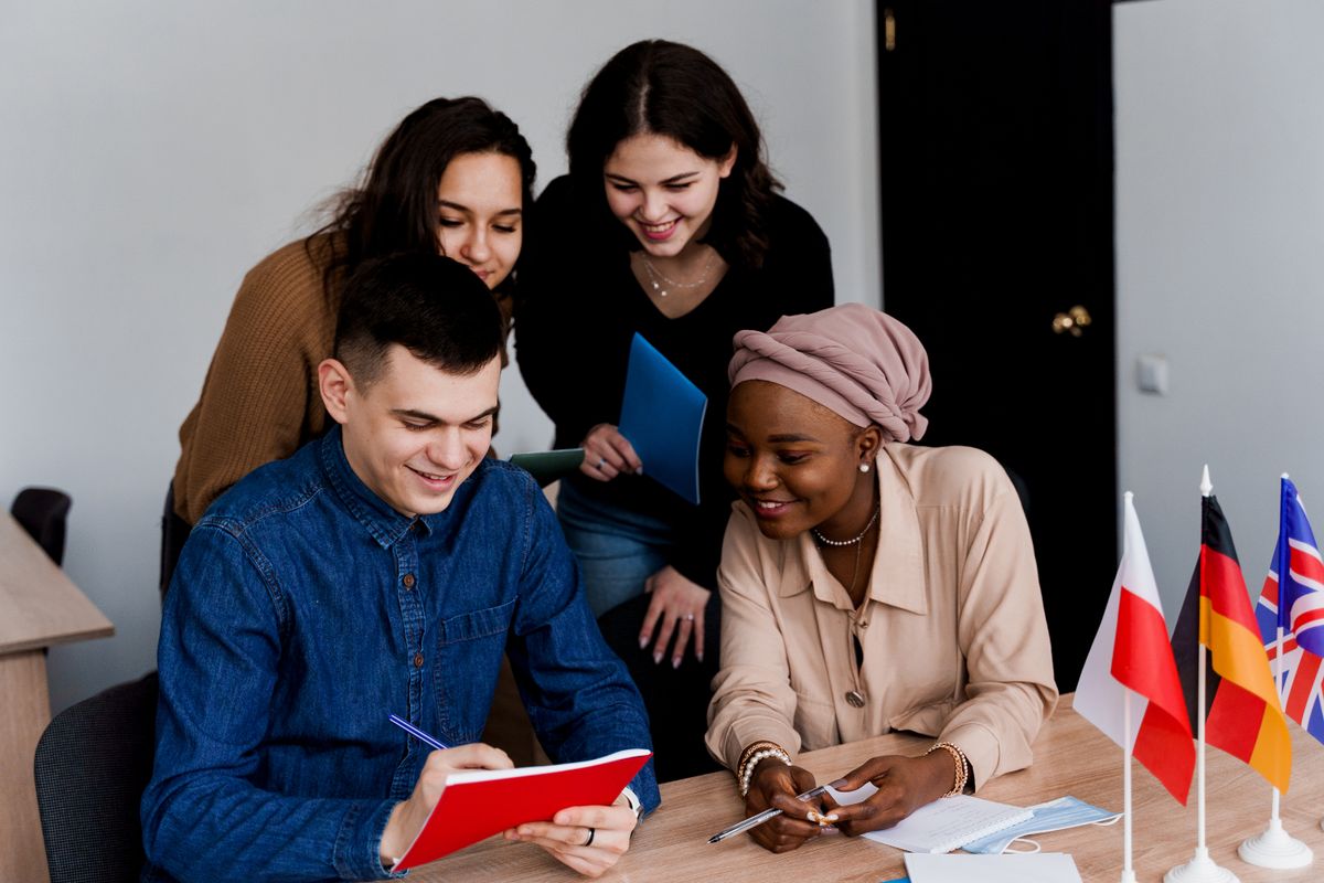 English,Class,Study,With,Students,From,Diffent,Countries:,Poland,,Germany, Németország