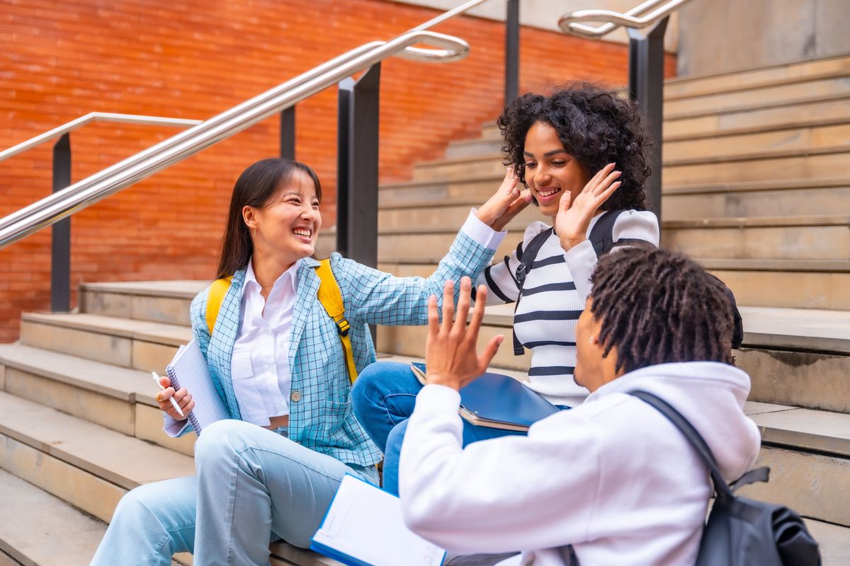 Happy,Multi-ethnic,Students,Sitting,In,The,Campus,Having,Fun,Relaxed
