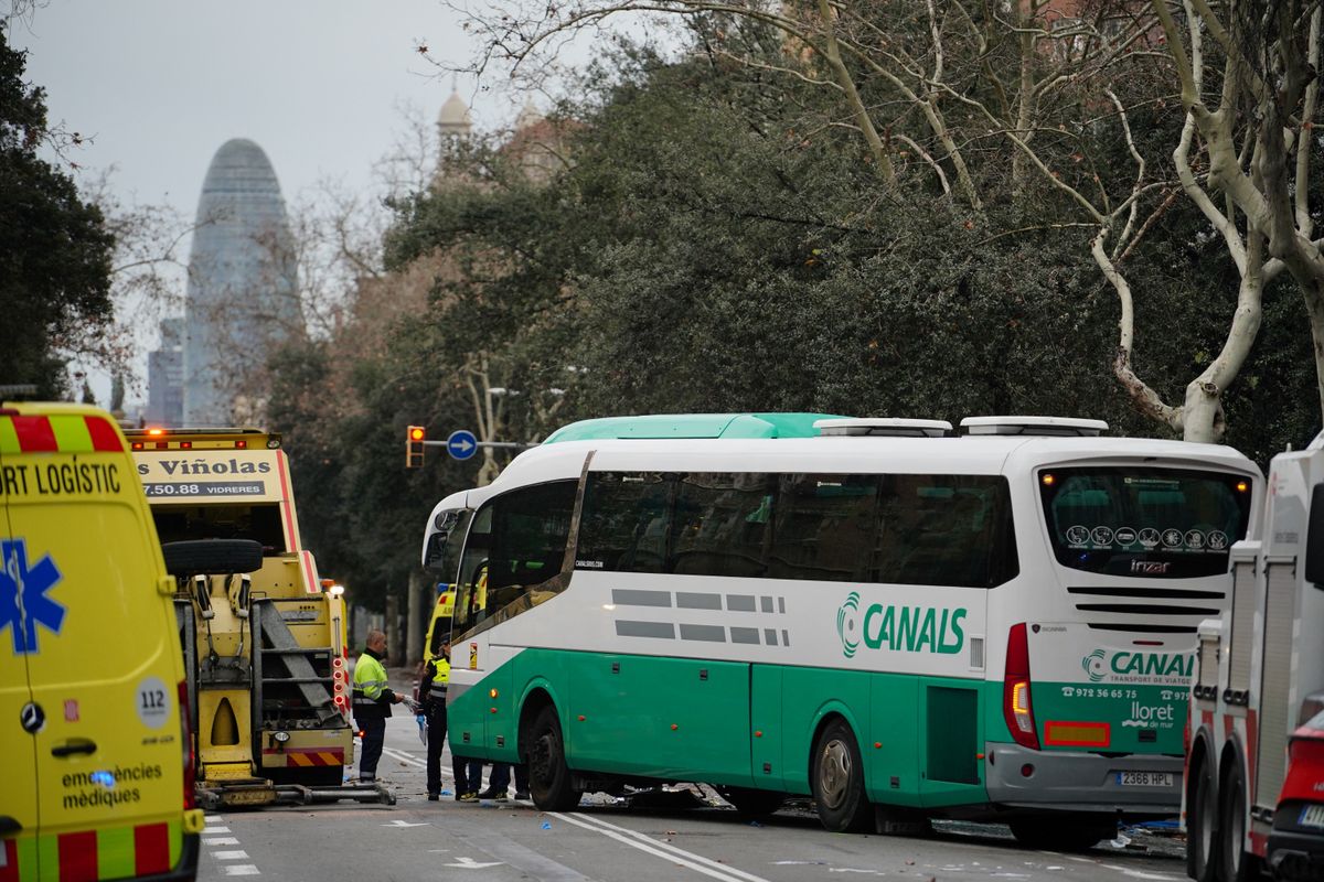 Turistabuszok ütköztek Barcelonában – több súlyos sérült is van