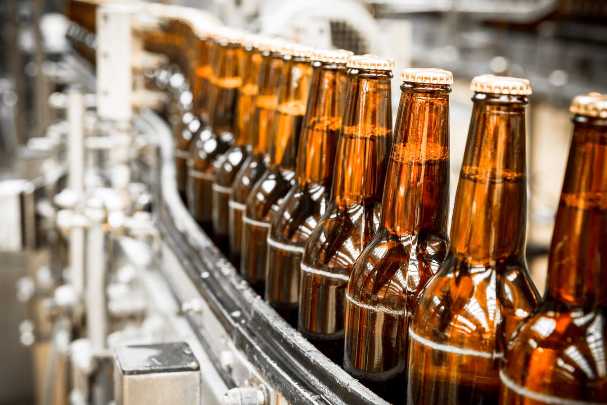 Beer,Bottles,On,The,Conveyor,Belt