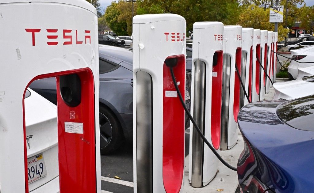 Donald Trump szigorú felelősségre vonást ígér a Tesla 