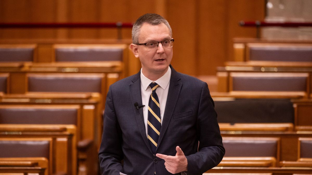 RÉTVÁRI Bence