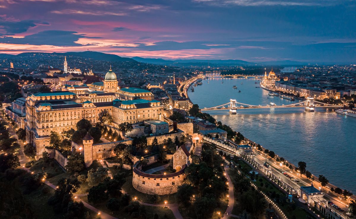 Budapest,Hungary,-,Aerial,Panoramic,Skyline,View,Of,Budapest,At
útlezárás