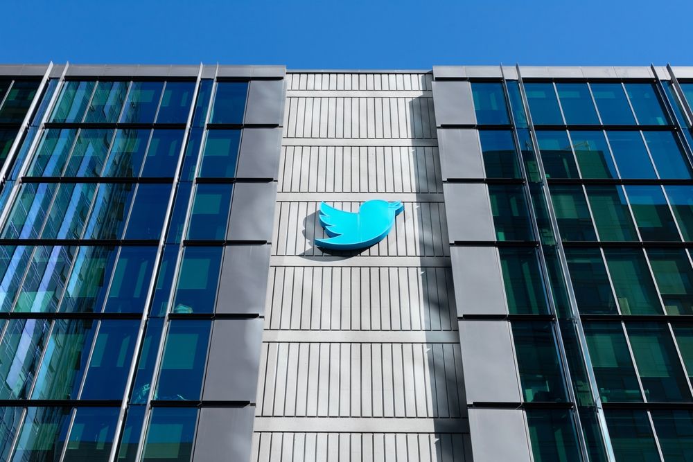 Twitter Headquarters HQ
madár logó
aukció árverést
Elon Musk X
