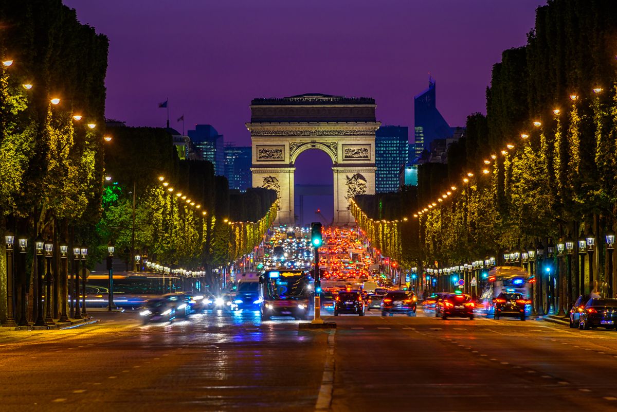Champs-elysees,And,Arc,De,Triomphe,At,Night,In,Paris,,France.
autómentes