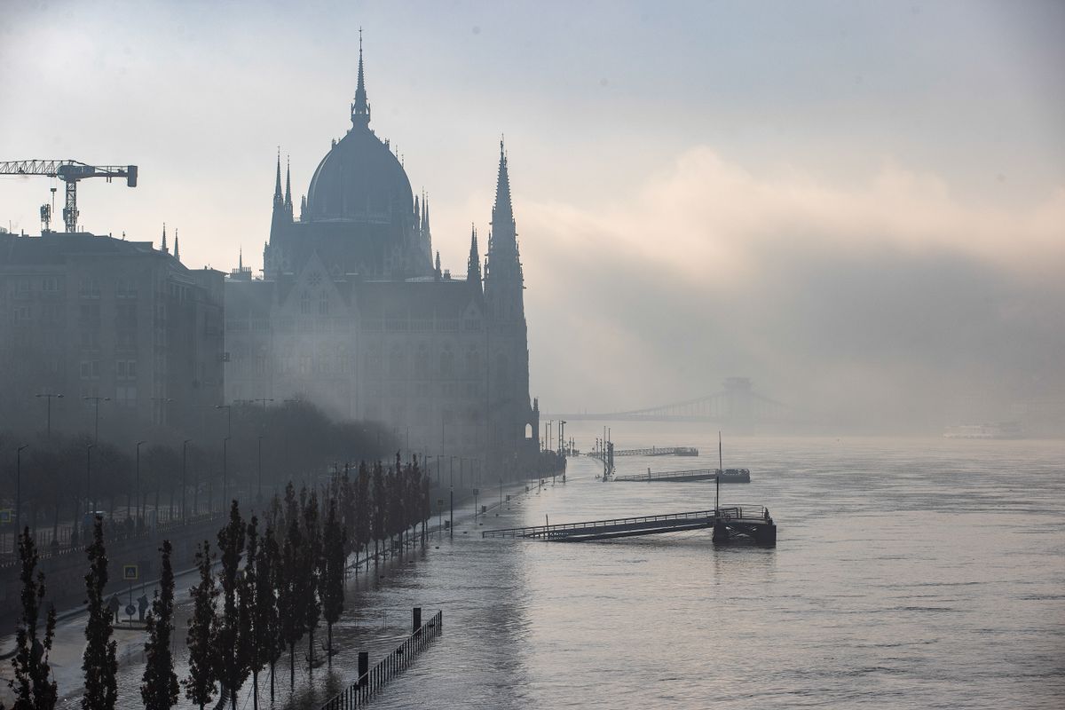 Danube river overflows in Budapest, klímaváltozás