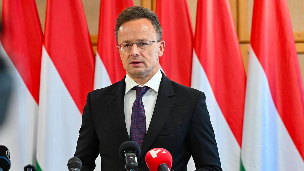 SZIJJÁRTÓ Péter Rezsicsökkentéssel szembeni támadás