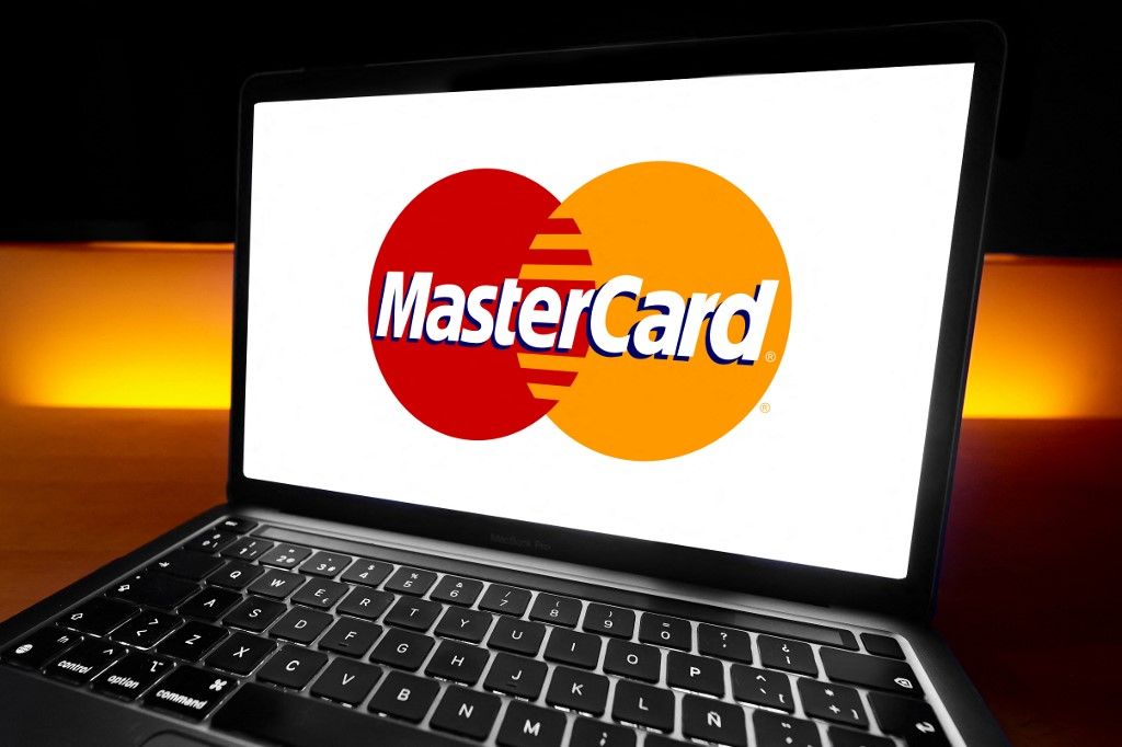 A vámháború olyan amerikai szolgáltatók körül is felkavarja a fizet Európában, mint a Mastercard, vagy a Visa 
