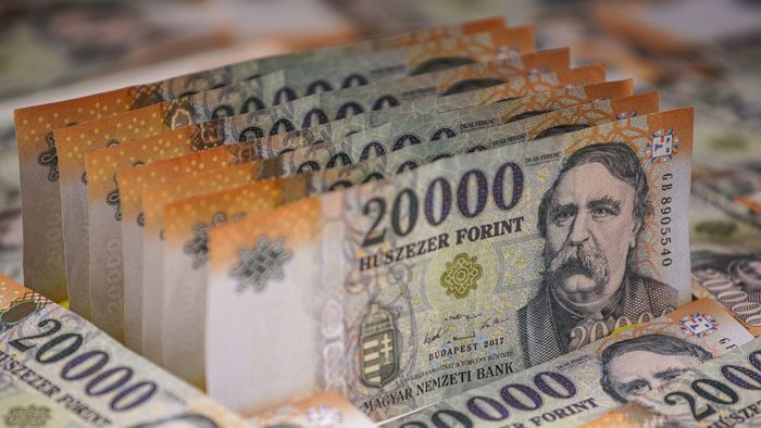 Döntött a jegybank, erősödik a forint