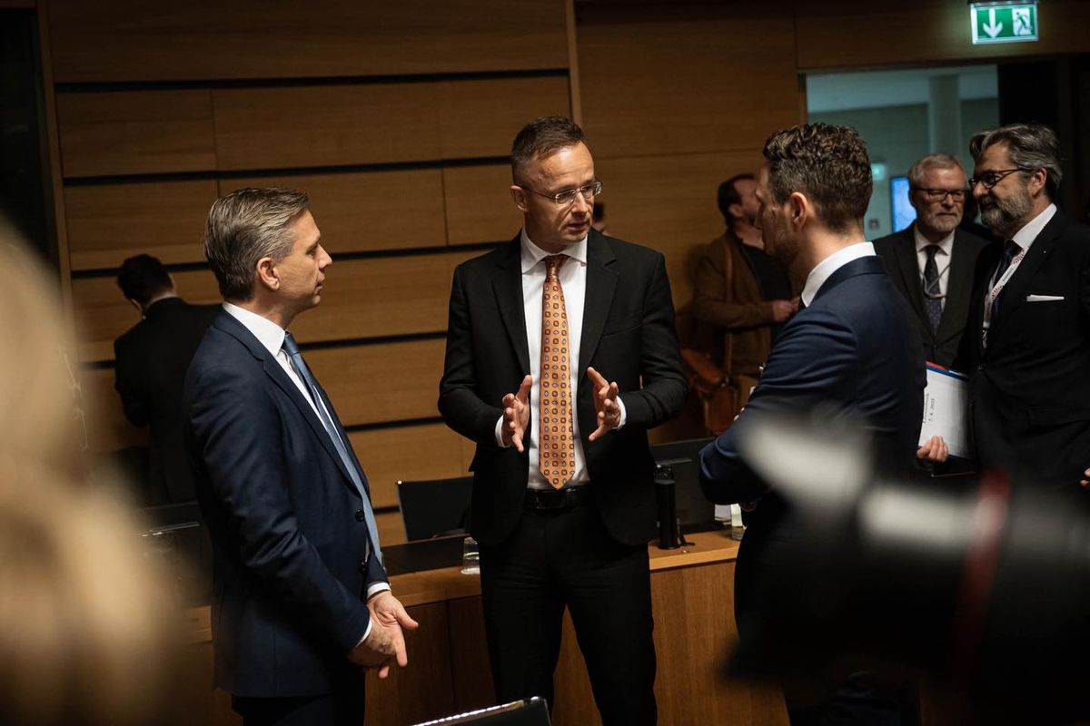 Szijjártó: elvárjuk a Bizottságtól, hogy tárgyaljon az Egyesült Államokkal és Kínával
