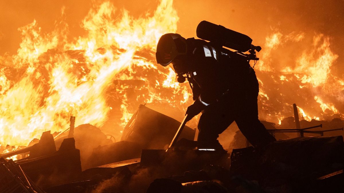 tatai utca, tűz, tűzoltó orosz