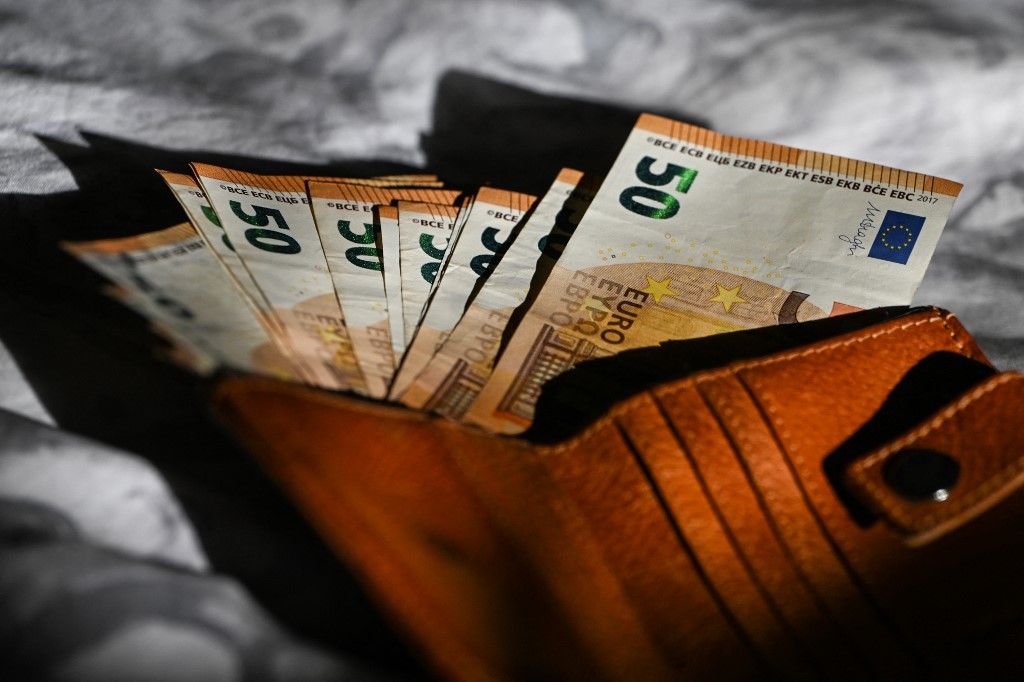 International Currencies In Hand – Financial Illustrations