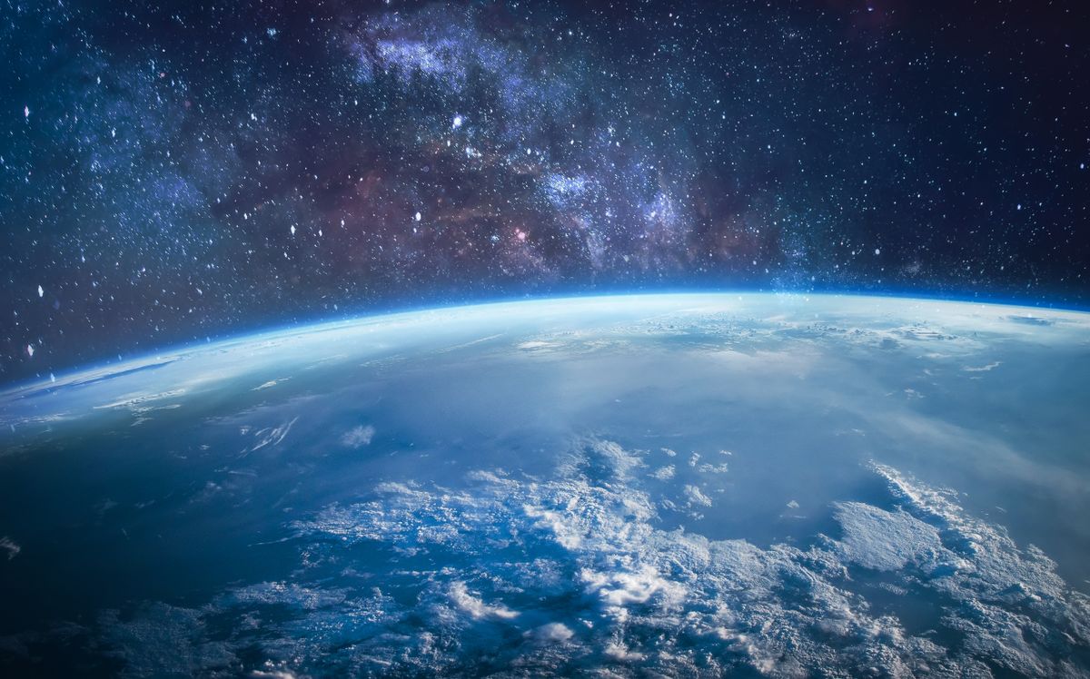 Earth,In,The,Outer,Space.,Orbit,Of,Planet.,Sun,Lightl, űr, bolygó Föld 