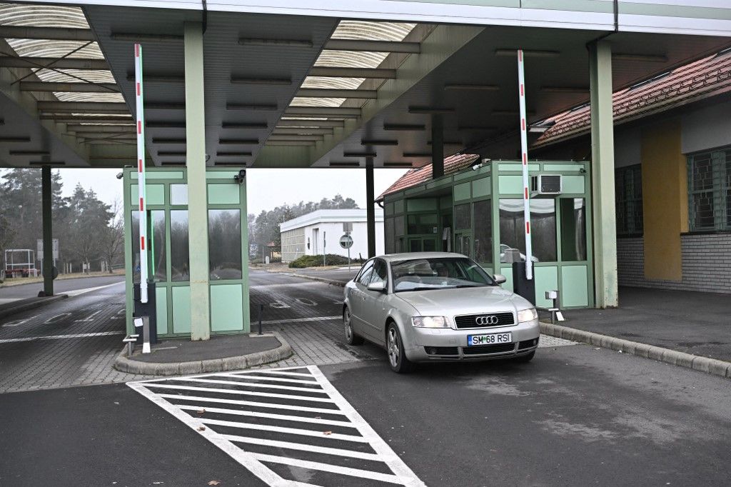 Szerbia lépett: fokozott biztonsági ellenőrzéseket vezetett be a magyar határon