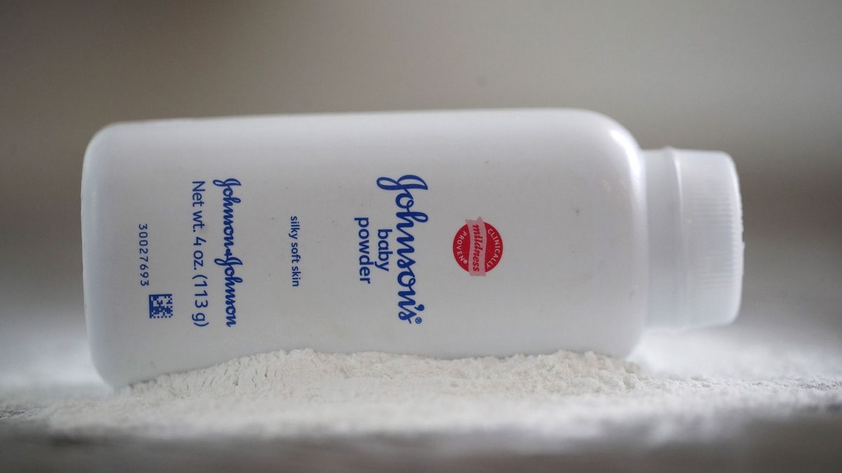 Johnson & Johnson Voluntarily Recalls Baby Powder For Asbestos Contamination
kártérítés, per, csődeljárás