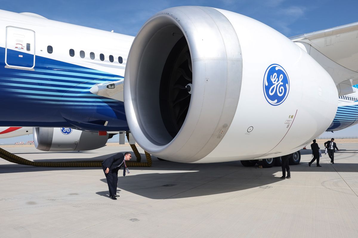 légiipari A GE Aerospace engine on a passenger aircraft at the Dubai Air Show in 2023.