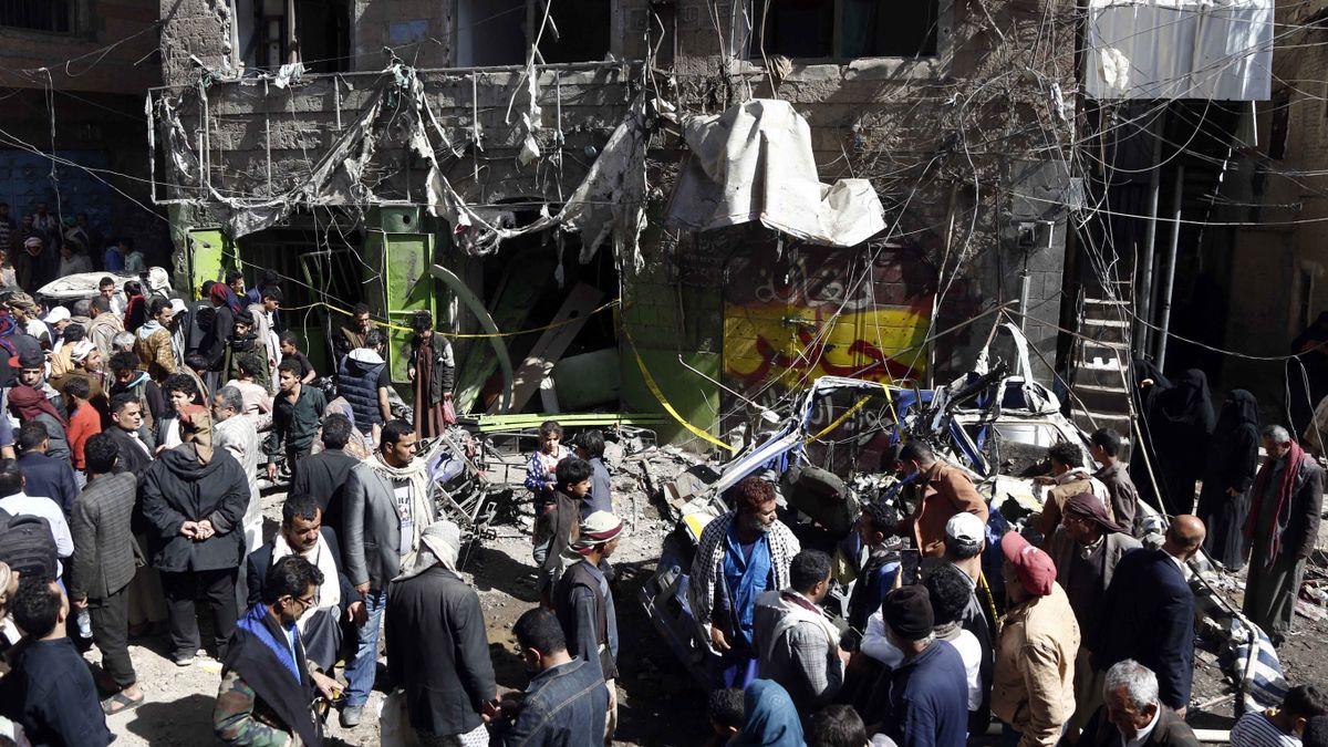 Death toll from US airstrikes on Yemen targeting Sanaa neighborhood, market rises to 12 jemen húszi