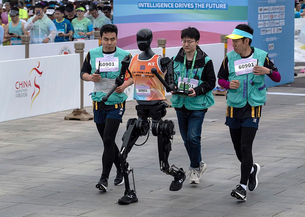 Robot maraton: nem sikerült makulátlanul, de Tiangong Ultra atlétaként haladt és célba ért 