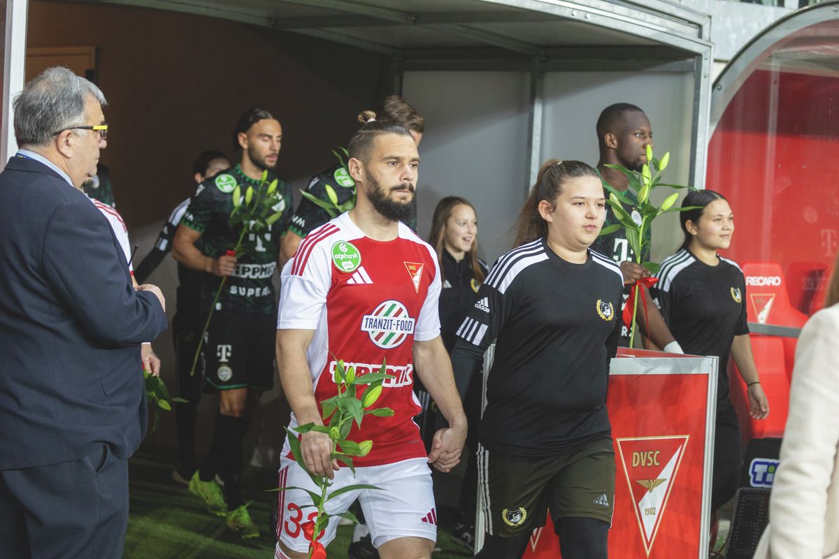 20250309-DVSC-Fradi-KA_3 Hatalmas bejelentés készül: eladják az egyik legnagyobb magyar futballcsapatot - már azt is tudni, ki veheti meg