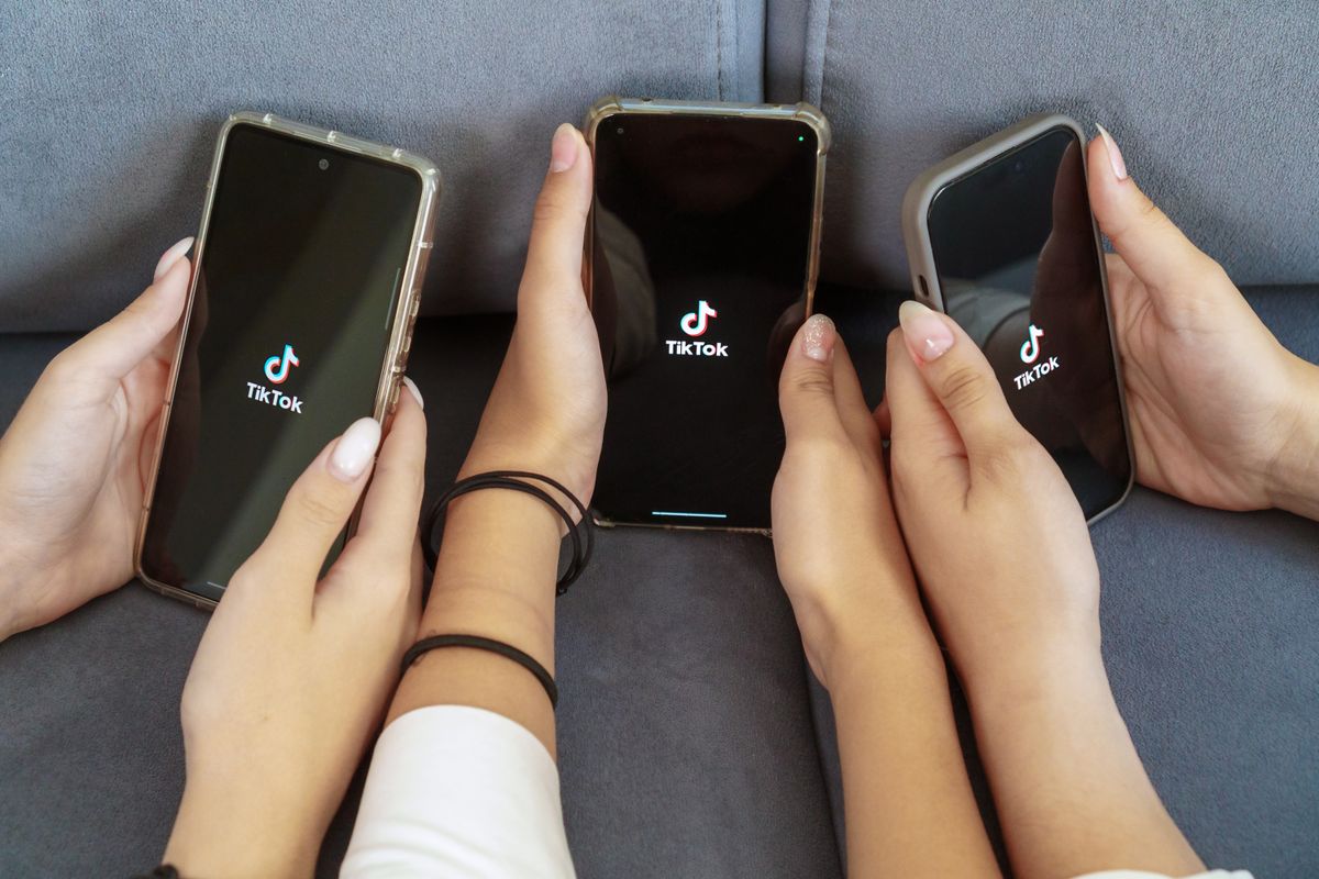 telefon, tiktok, z generáció