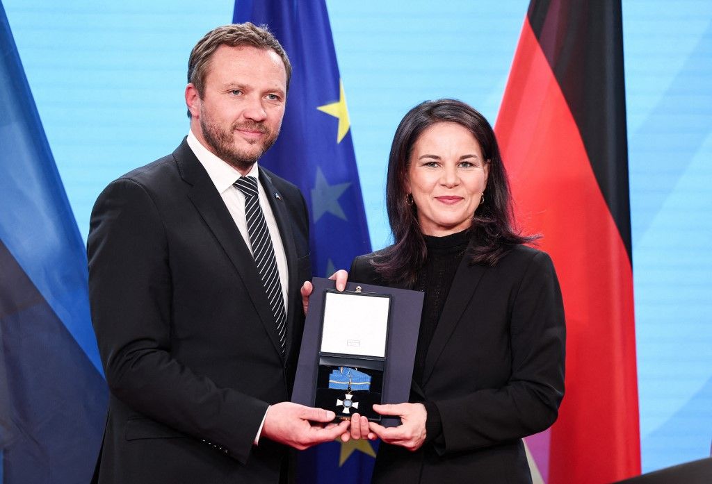Háborúpárti külügyminiszterek találkozása: az észt Margus Tsahkna kitünteti a német Annalena Baerbockot