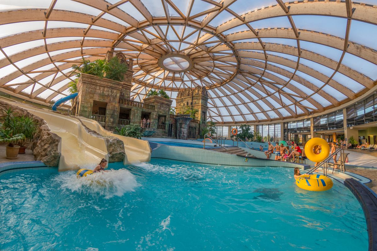 Budapest,,Hungary,-,February,11,,2018:,Interior,Of,Aquaworld,,Budapests Indul a fogyasztóvédelmi vizsgálat: górcső alá kerülnek a fesztiválok és kalandparkok