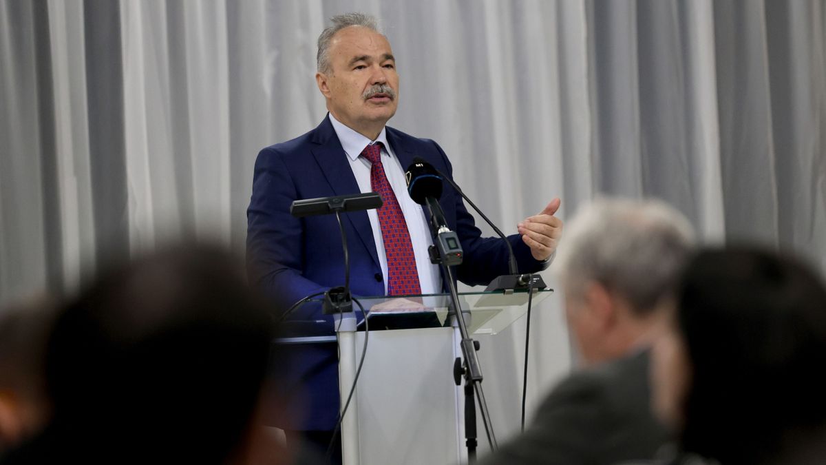 NAGY István Ragadós száj- és körömfájás: Nagy István arra kér mindenkit, hogy tartsa be a szakemberek ajánlásait Állategészségügyi Operatív Törzset