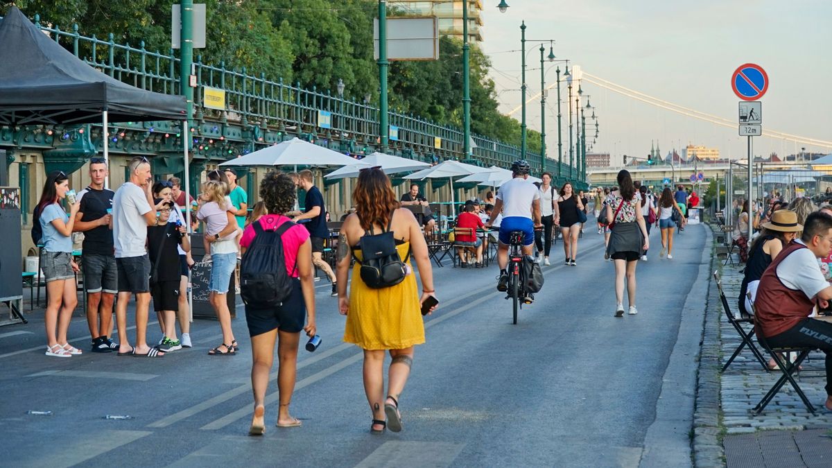 Budapest ikonikus úttestje ismét a gyalogosoké lesz 