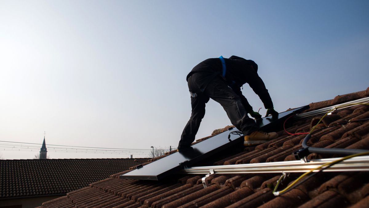 Manufacturing and Installation of DualSun SAS Solar Panels napelem