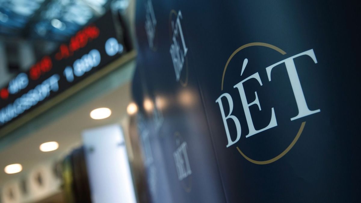 Elromlott a hangulat a pesti tőzsdén, jelentősen gyengül a forint