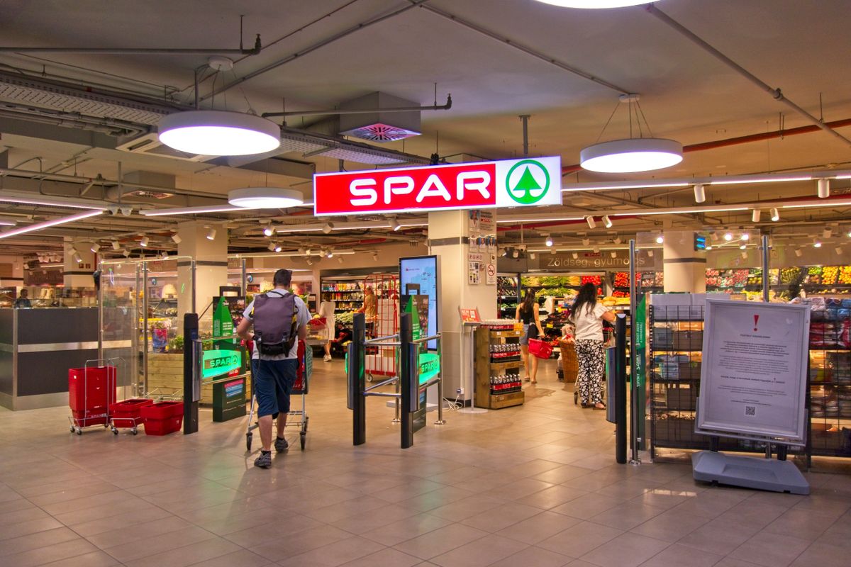 aldi Budapest,,Hungary,-,July,15,,2024:,Spar,Supermarket,And,Logo
