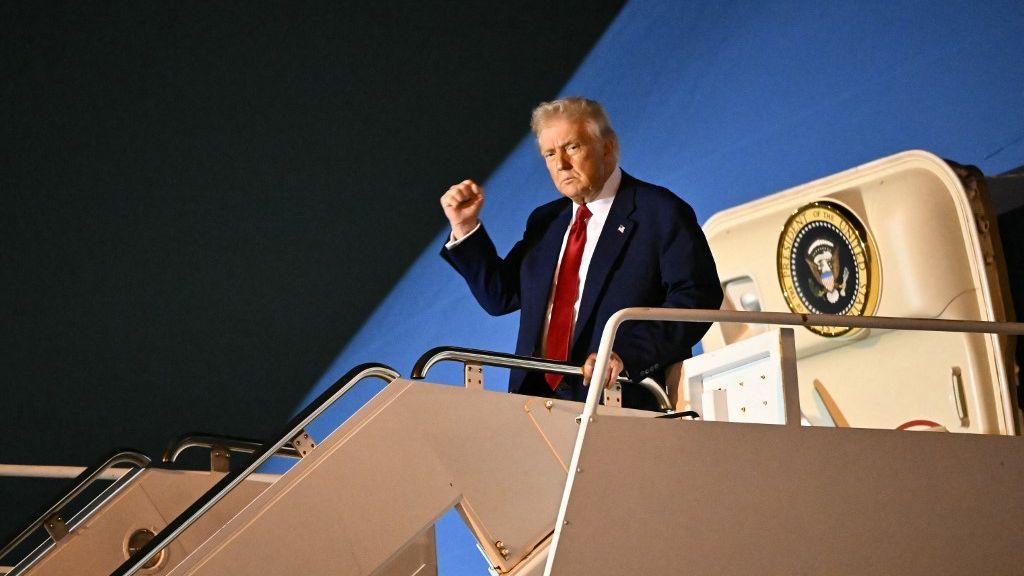 Donald Trump
aranyvízum, aranykártya, állampolgárság
Amerikai Egyesült Államok