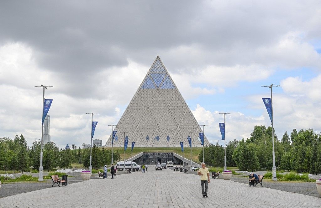 Béke és Megbékélés Palotája (Palace of Peace and Reconciliation) Asztana: a puszta közepén épült főváros