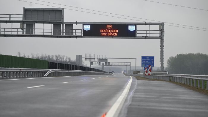 M0-ás autópálya M0-s autópálya
forgalomterelés
Magyar Közút