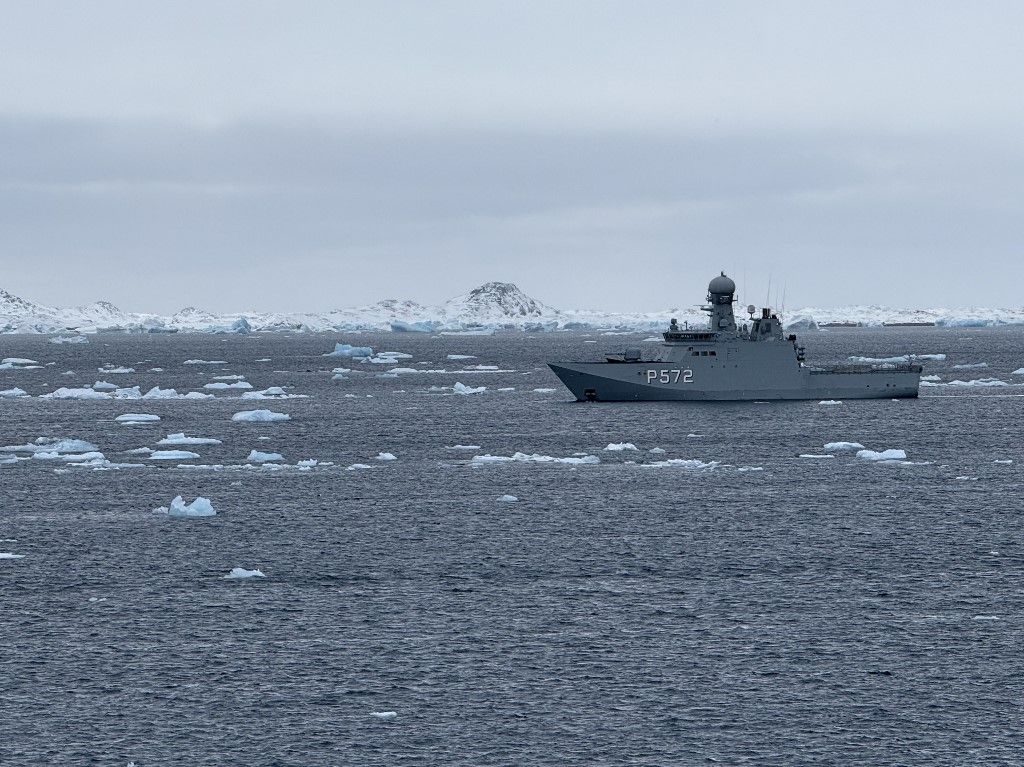 Royal Danish Navy patrol in Greenlandic capital Nuuk Dánia több tucat hadihajót épít és vásárol