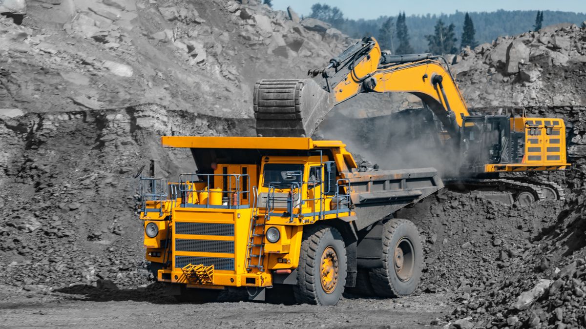 Coal,Loading,At,Open,Mining,Site,Yellow,Truck,Industry, bánya, orosz bánya Az Egyesült Államok az orosz ritkaföldfémek iránt is érdeklődik