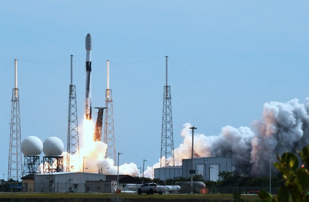 SpaceX Launches Starlink Internet Satellites From Cape Canaveral, Florida Elon Musk uralja a műholdas internetet, de a kínai riválisok sem tétlenkednek starlink