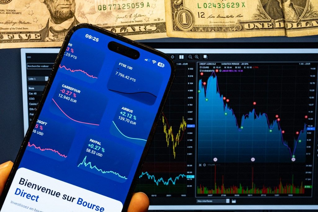 FRANCE-FINANCE-CAC40-DOLLAR Meglepetésre zsugorodott az amerikai gazdaság az első negyedévben