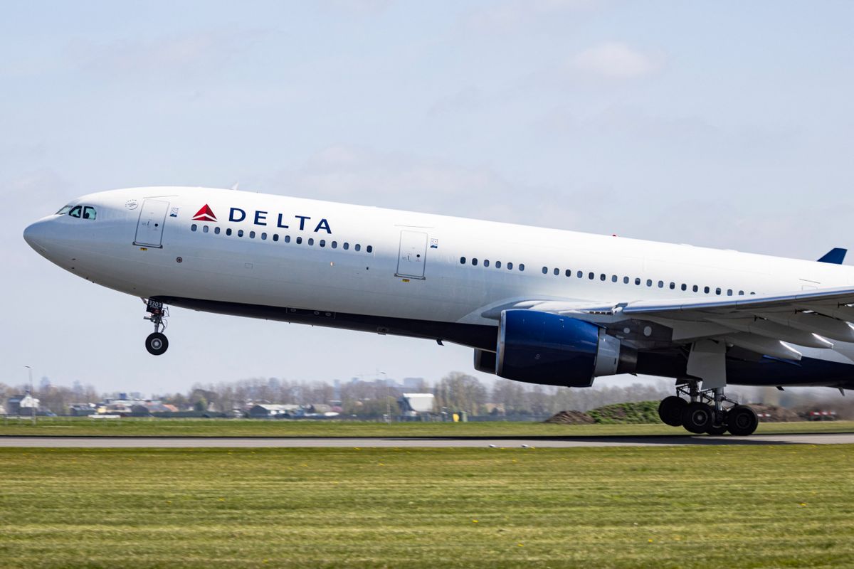 Kigyulladt egy Airbus repülőgép felszállás közben – videó