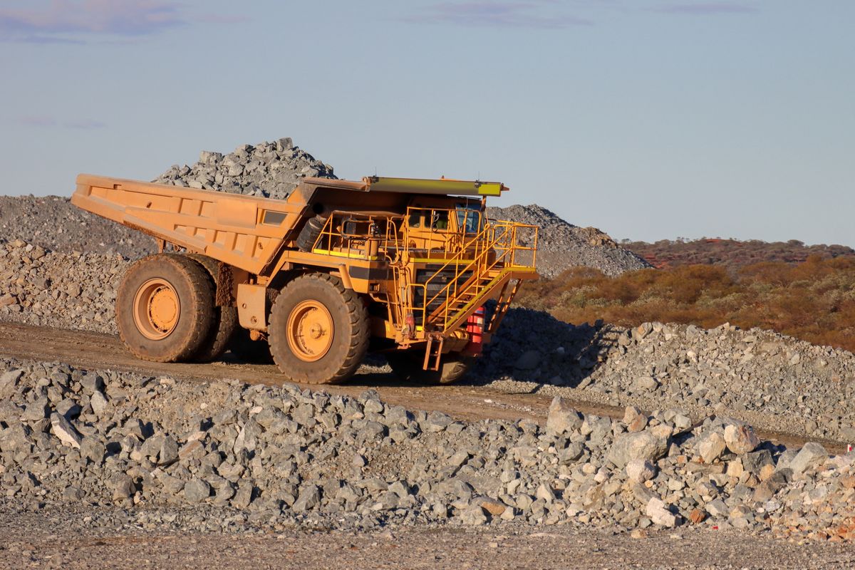 arany kína Mining,Dump,,Or,Haul,Truck,With,A,Load,Of,Rock, ritkaföldfém