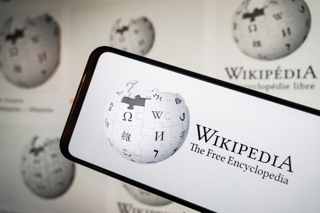 WIKIPEDIA-ENCYCLOPEDIA-ILLUSTRATION Az Egyesült Államok nekimegy a Wikipédiának wikipédia