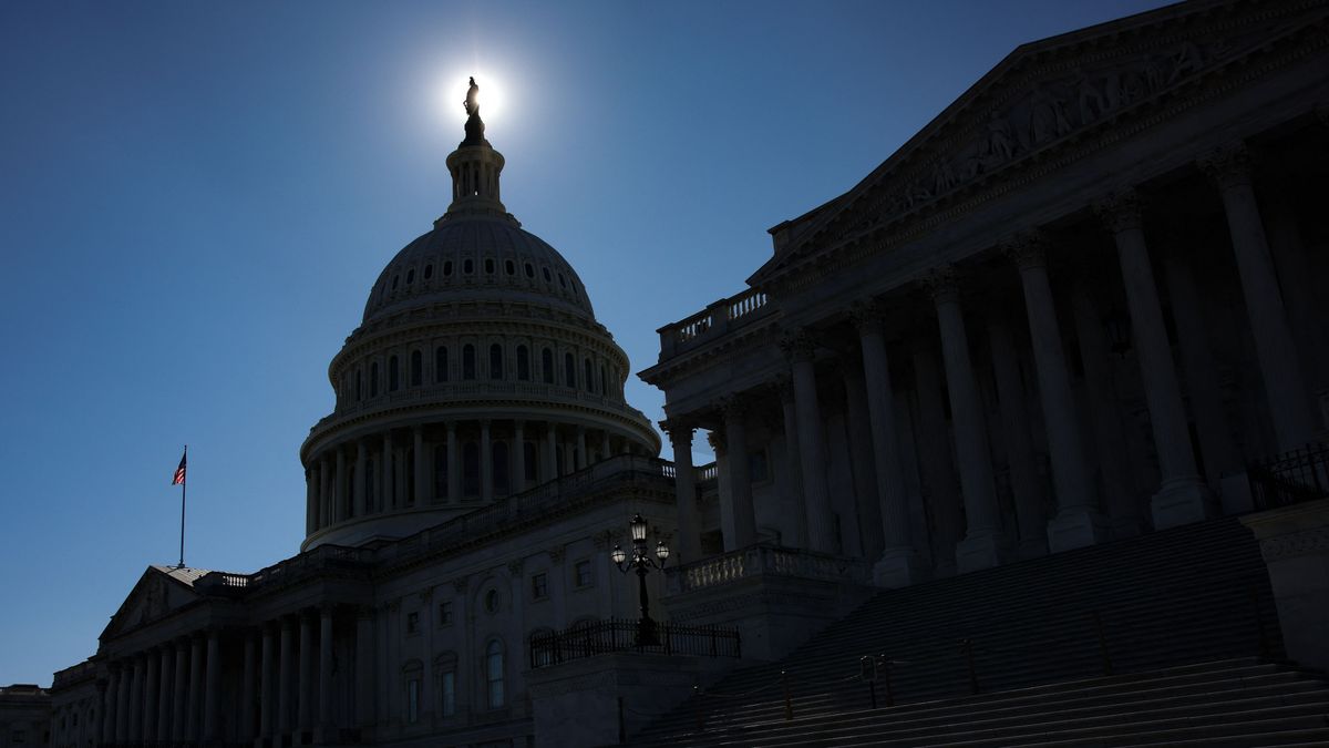 U.S. Capitol Casts Shadow adó trump