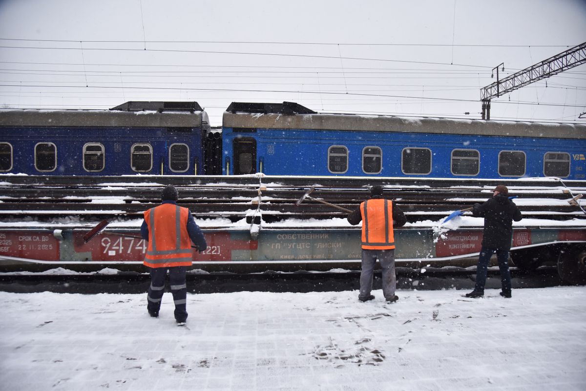 The first train carrying railway rails from France arrives in Ukraine to rebuild frontline rail links