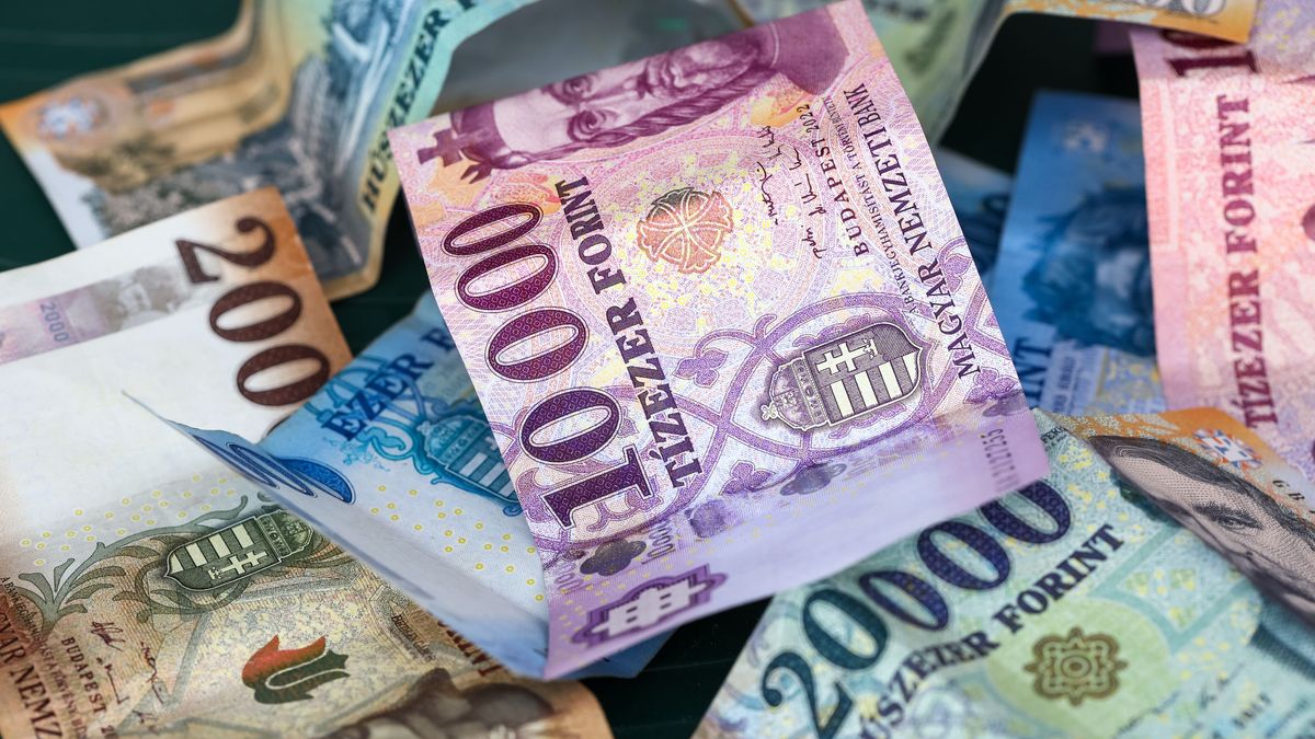 Lenyomja a régiót a forint, a román lej és a lengyel zloty sem tud ellenállni a devizánknak 