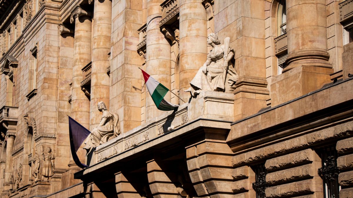 MNB, leépítés, elbocsátás, Budapest,,Hungary,-,September,05,,2021:,Hungarian,National,Bank,(nemzeti vagyonkezelő alapítvány monetáris tanács