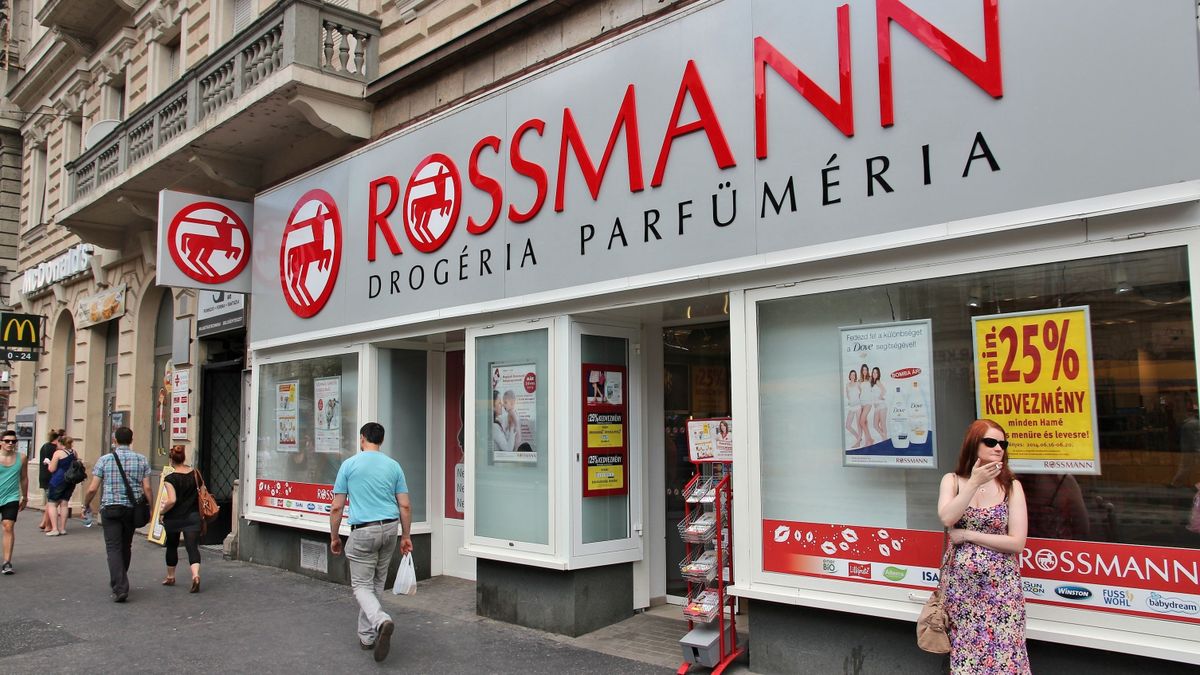 Budapest,,Hungary,-,June,19,,2014:,People,Walk,By, Rossmann