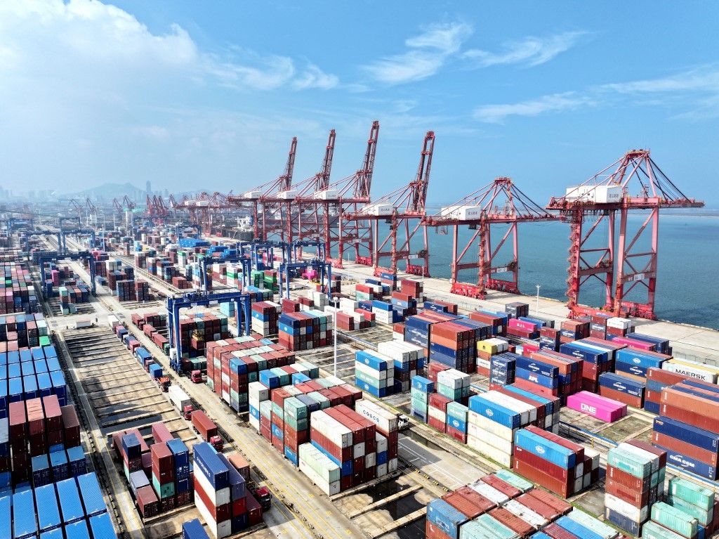 Lianyungang Port Working Scenery Donald Trump